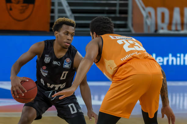 在主场迎来 在主场迎来