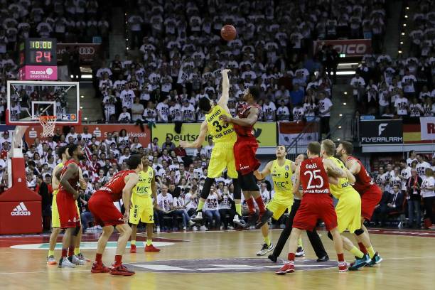 冒险的伸脚 冒险的伸脚